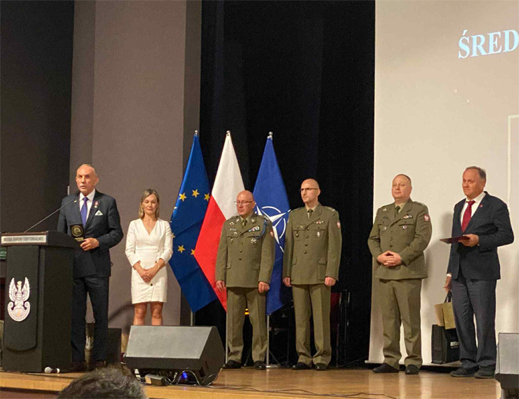 Wyróżnienie „Pracodawca Przyjazny WOT” dla firmy Szynaka Meble