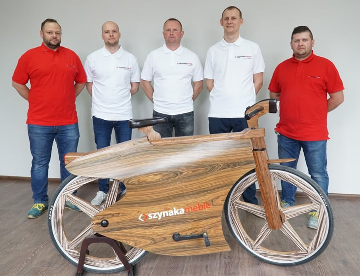 Pracownicy Grupy Meblowej Szynaka zbudowali rower z drewna o nazwie SPEEDSTARONE