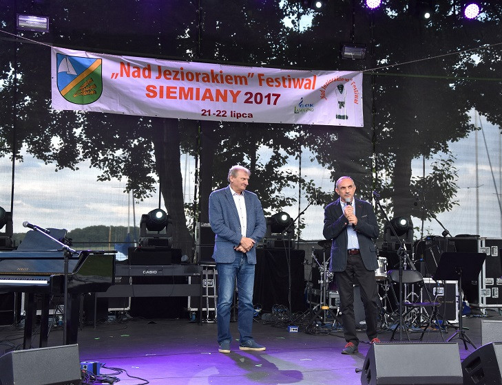 Muzyczne wzruszenia w Siemianach za sprawą Szynaka Meble.